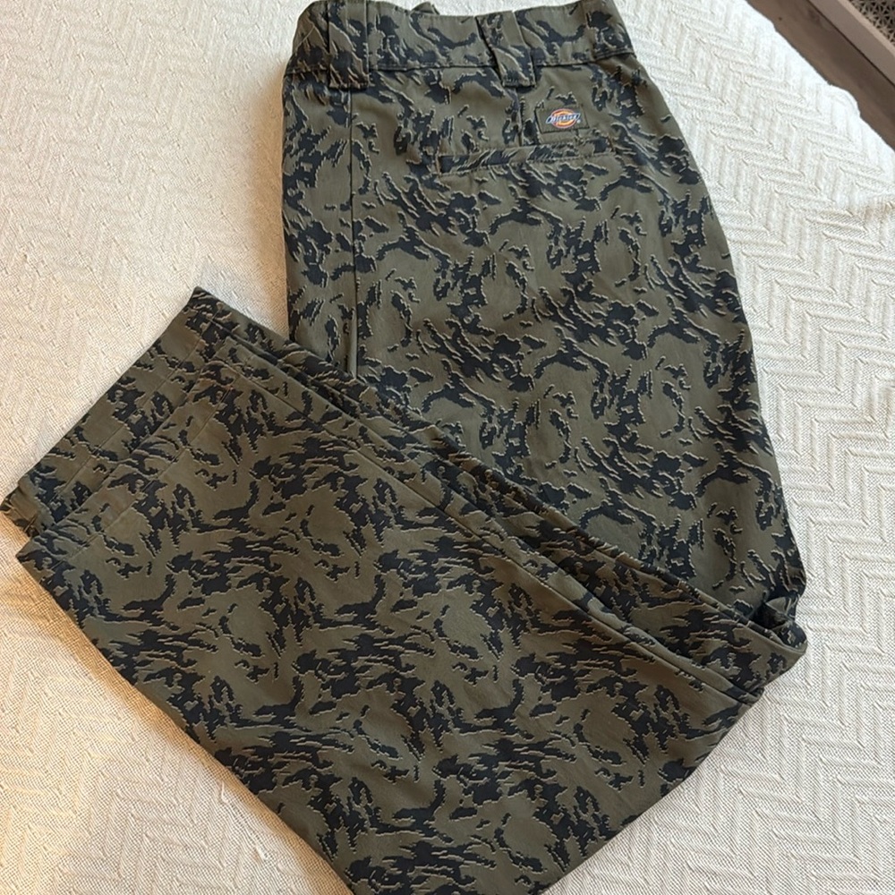 Dickies Men's Green and Black Digi Camo Cargo Pants
